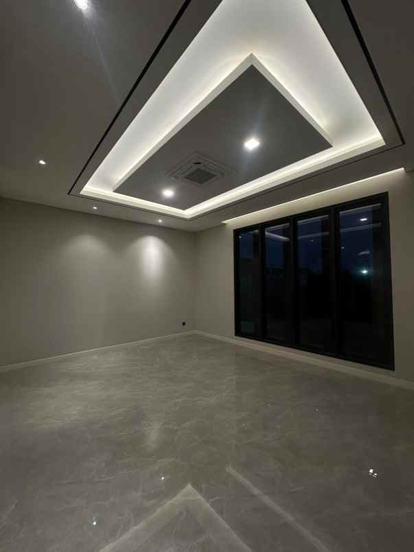 dijual rumah royal residence