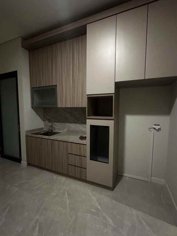 dijual rumah royal residence