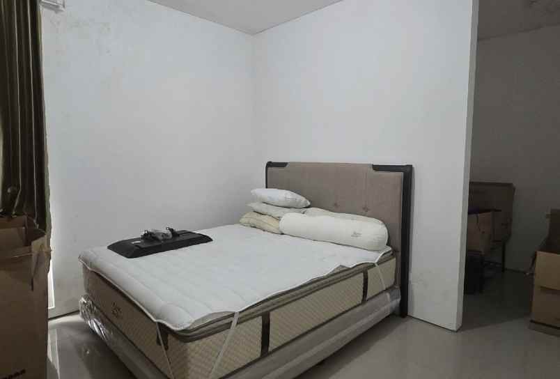 dijual rumah royal residence cluster