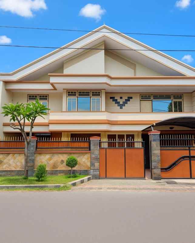 dijual rumah rumah darmo permai selatan