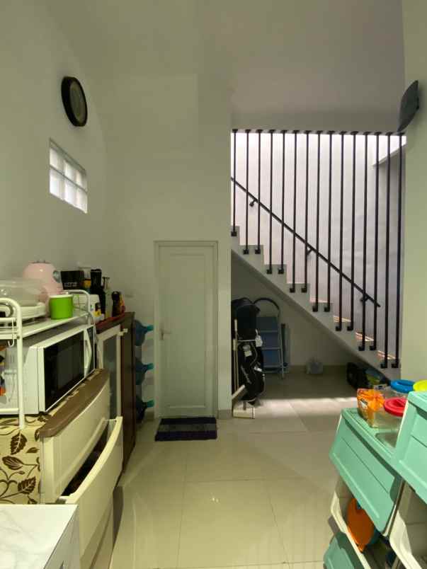 dijual rumah rumah komplek elite puri