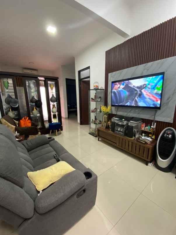 dijual rumah rumah komplek elite puri