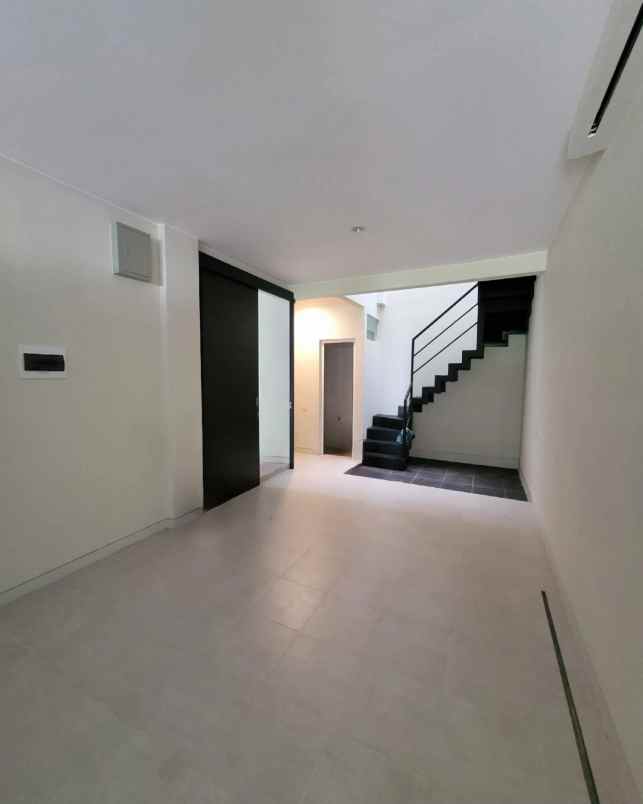 dijual rumah sambiroto