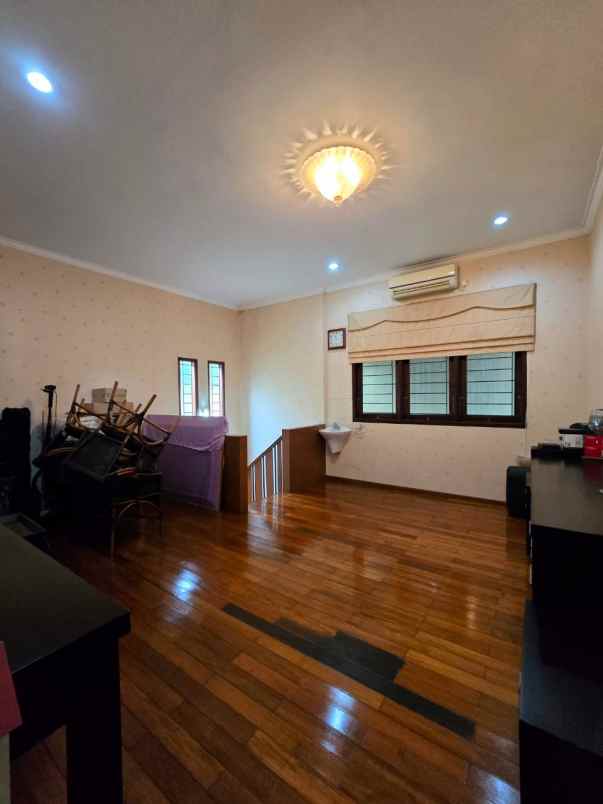 dijual rumah secondary dalam komplek astri