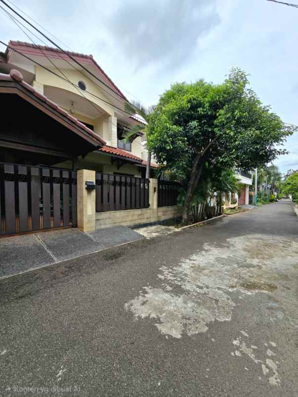 dijual rumah secondary dalam komplek astri