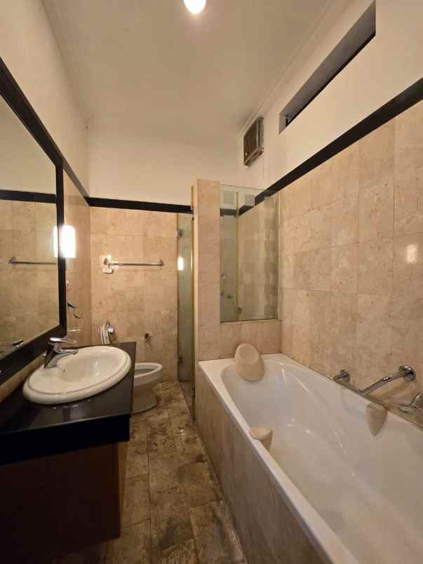 dijual rumah secondary dalam komplek astri
