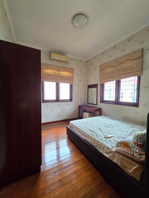 dijual rumah secondary dalam komplek astri