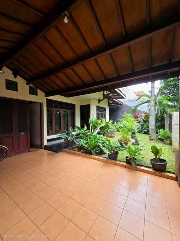 dijual rumah secondary dalam komplek astri