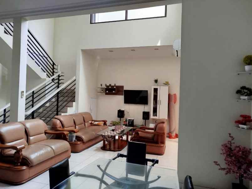 dijual rumah semi furnish citragran