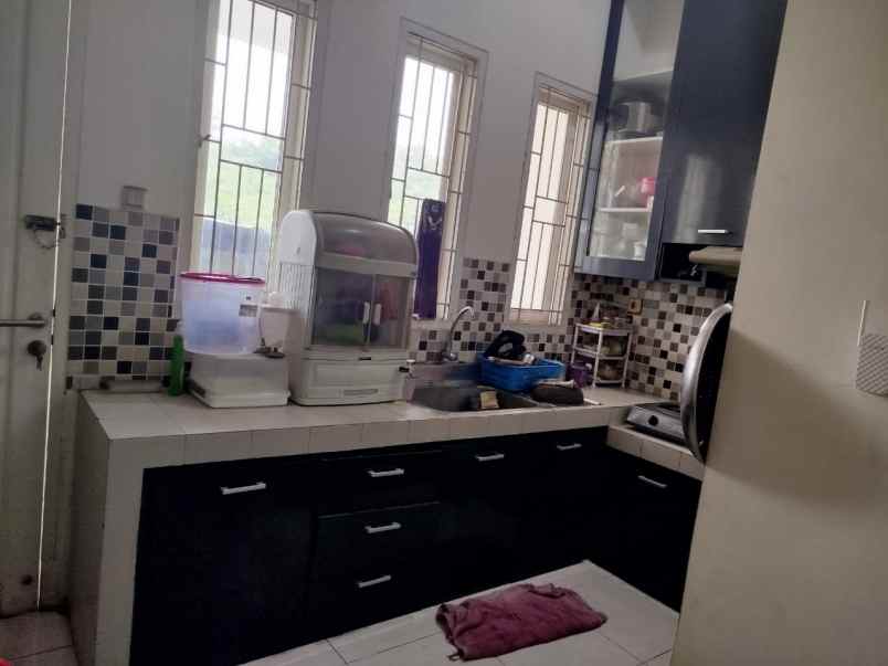 dijual rumah semi furnish citragran