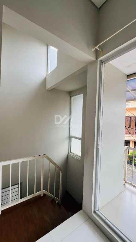 dijual rumah semi furnished di graha raya bintaro