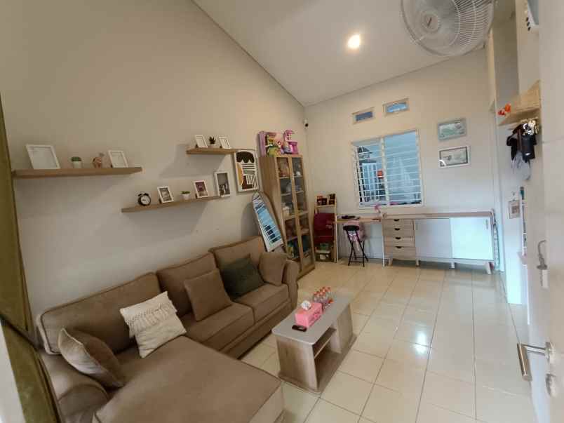 dijual rumah sentraland boulevard