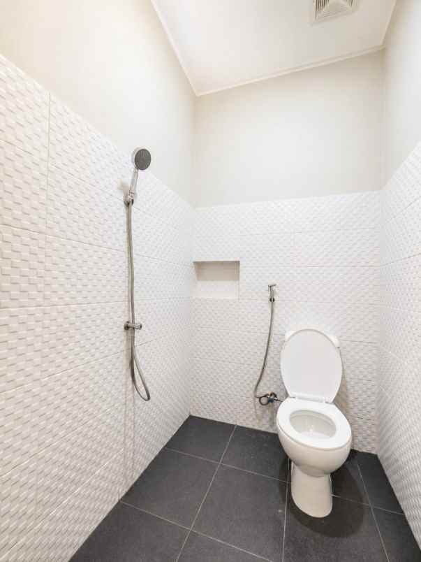 dijual rumah setu tangerang selatan