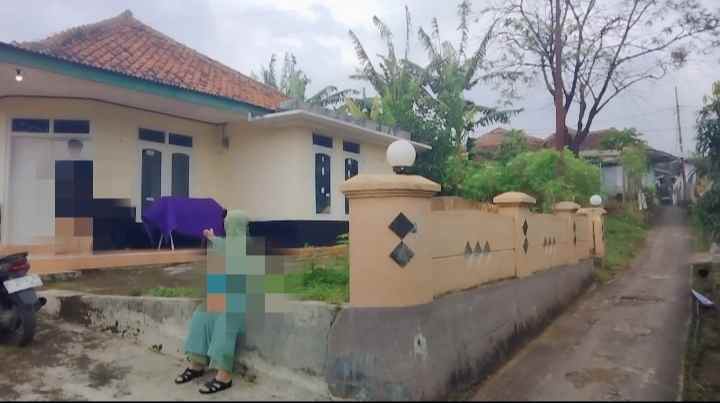 dijual rumah siap huni halaman luas akses mobil