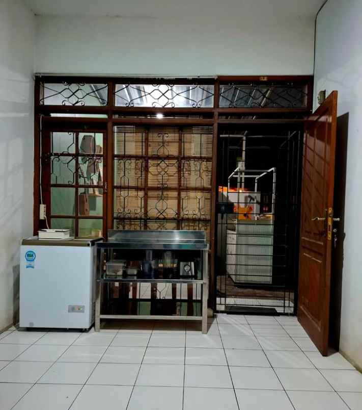 dijual rumah siap huni lokasi strategis di taman holis