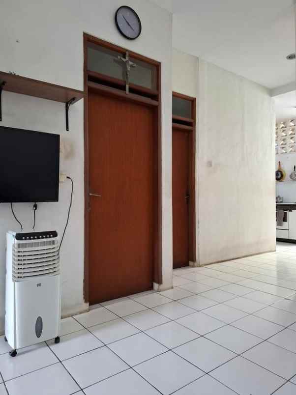 dijual rumah siap huni lokasi strategis di taman holis