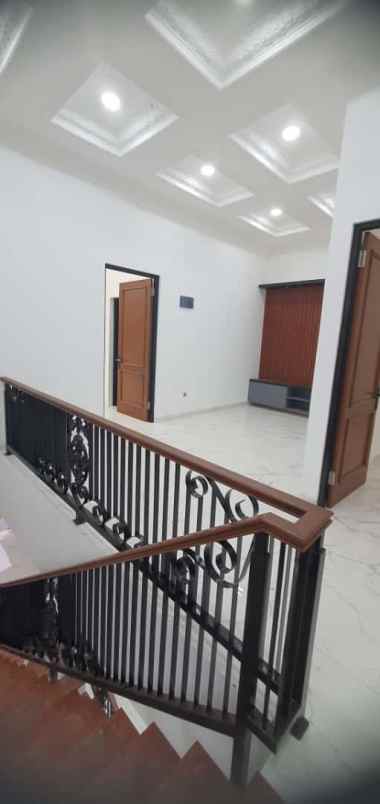 dijual rumah siap huni posisi hook di sentul city