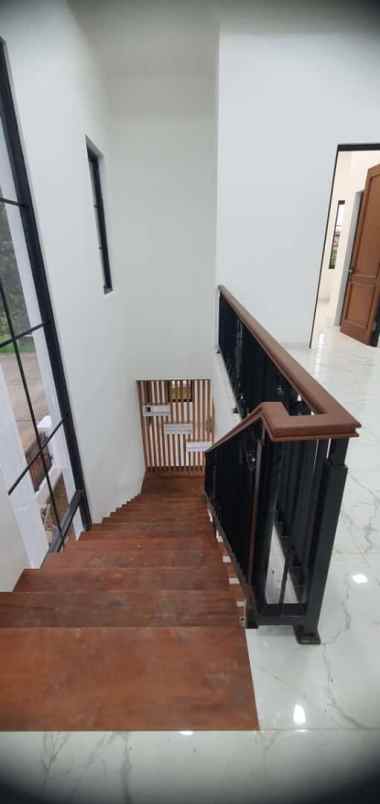 dijual rumah siap huni posisi hook di sentul city