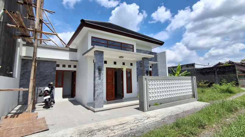 dijual rumah sidoarum godean sleman