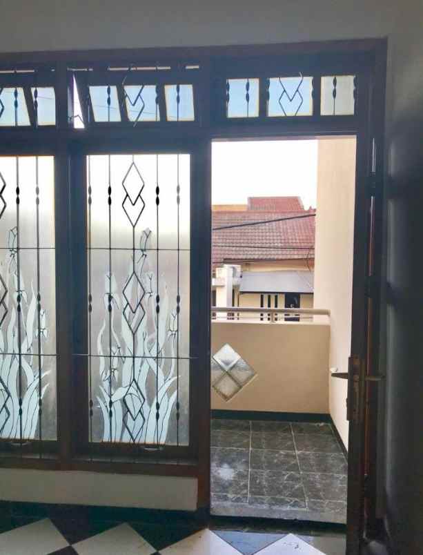 dijual rumah simpang darmo permai