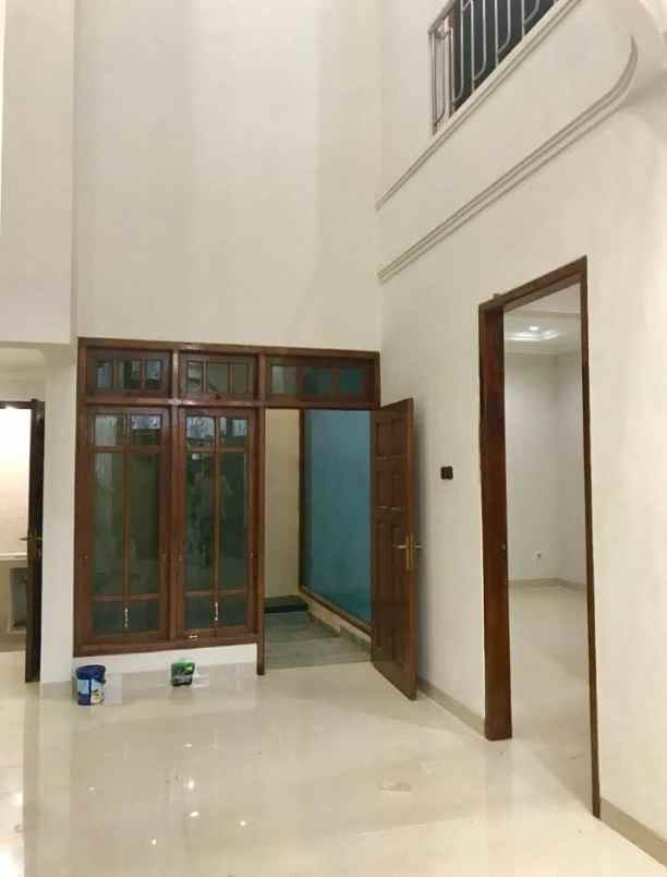 dijual rumah simpang darmo permai