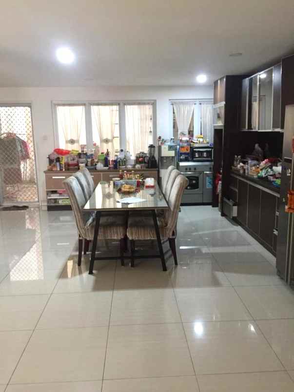 dijual rumah sunter karya