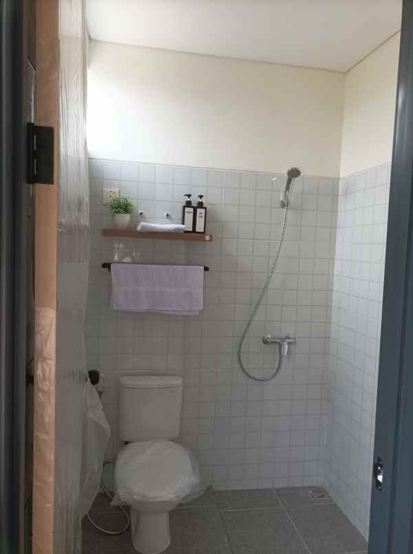 dijual rumah suvarna sutera cluster astha