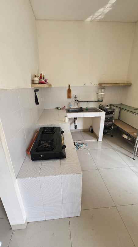 dijual rumah suvarna sutera tangerang