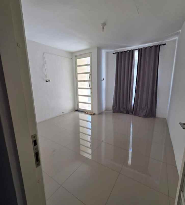 dijual rumah taman pondok indah