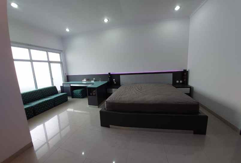 dijual rumah taman ratu