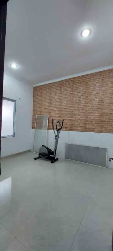 dijual rumah taman ratu
