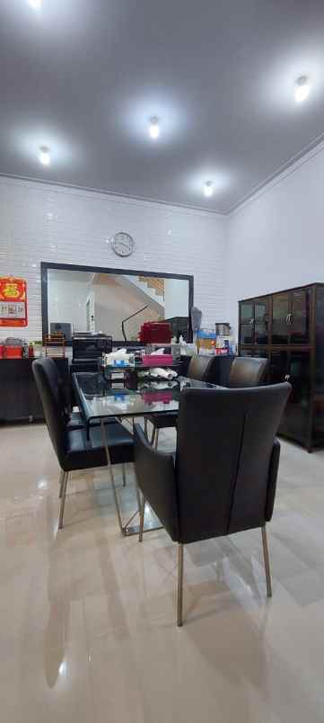 dijual rumah taman ratu