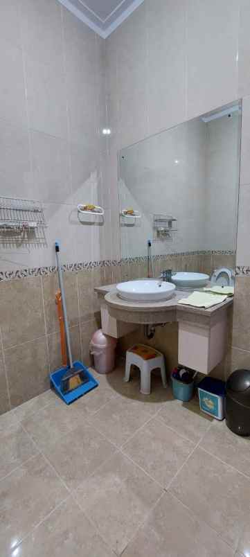 dijual rumah taman ratu