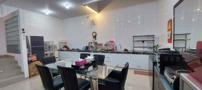 dijual rumah taman ratu