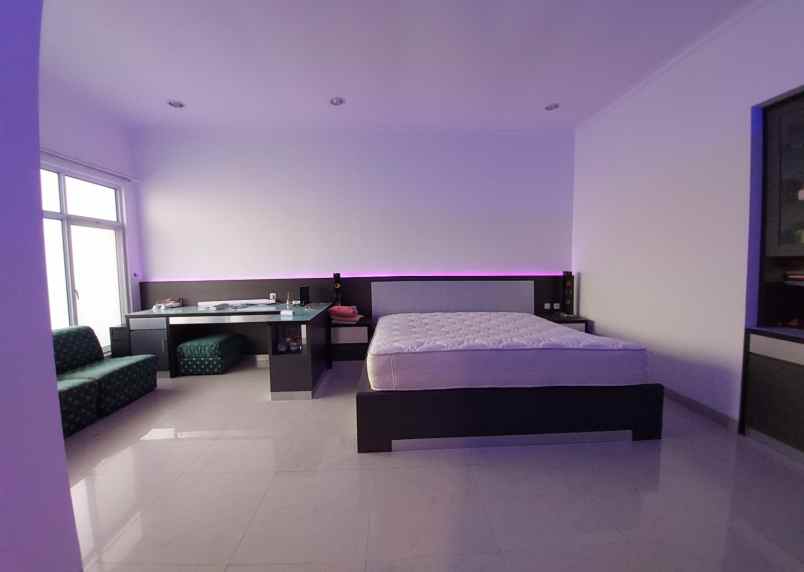 dijual rumah taman ratu