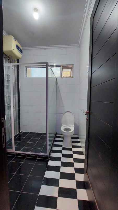 dijual rumah taman ratu