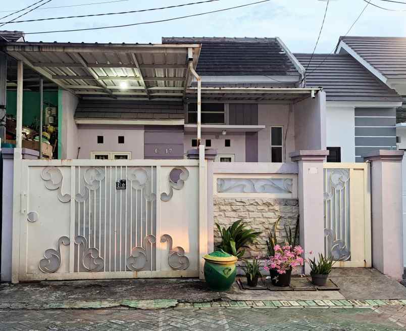 dijual rumah taman surya kencana