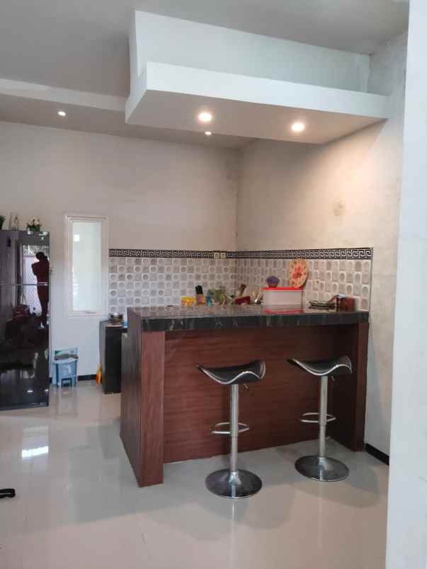dijual rumah taman surya kencana