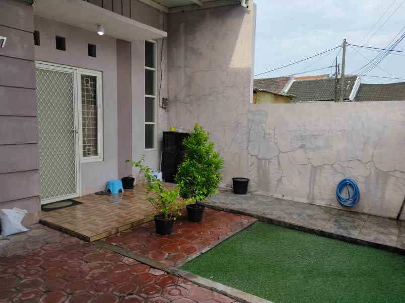 dijual rumah taman surya kencana