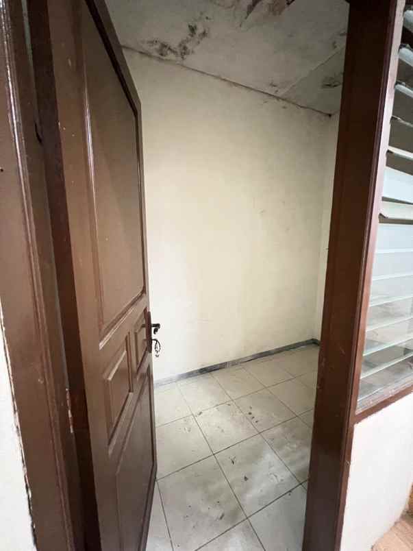 dijual rumah tambak dukuh