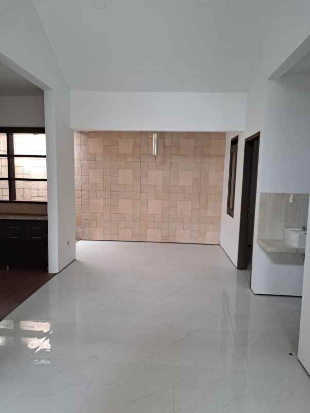 dijual rumah tatar banyak sumba