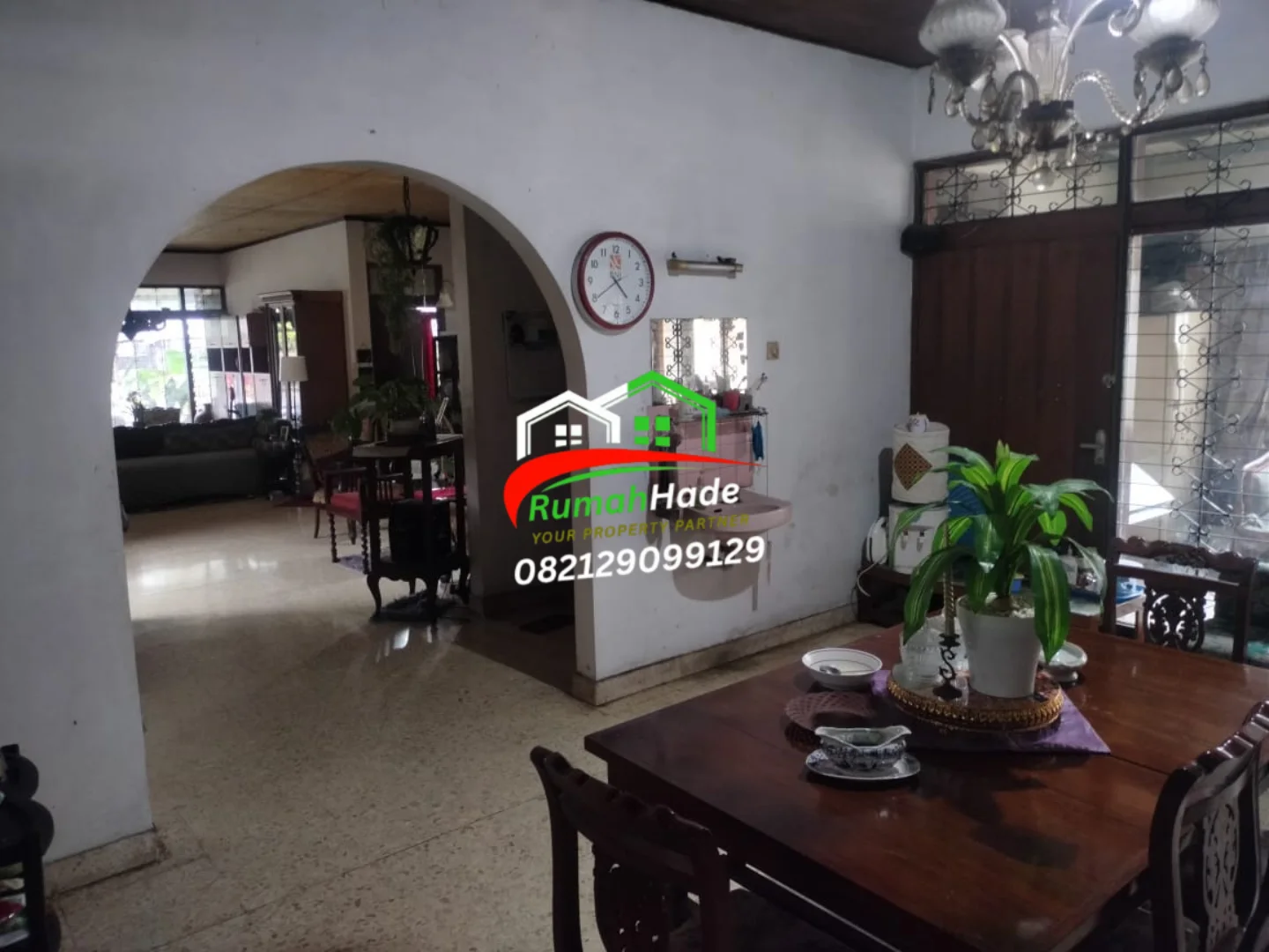 dijual rumah tempo dulu luas di sayap cipaganti