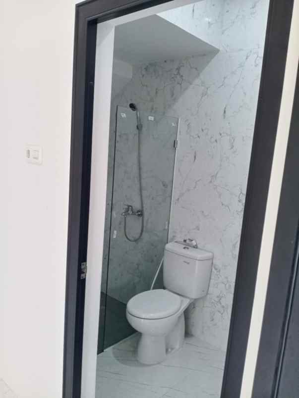 dijual rumah tenggilis mejoyo selatan