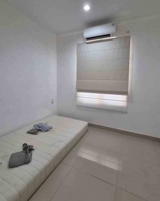 dijual rumah wiguna tengah