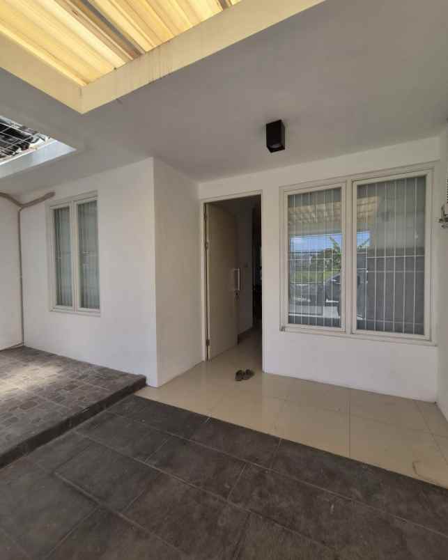 dijual rumah wiguna tengah