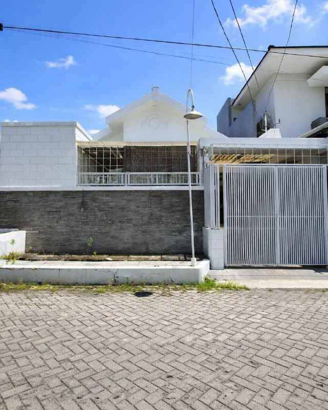 dijual rumah wiguna tengah