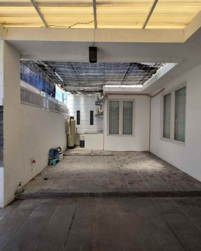 dijual rumah wiguna tengah