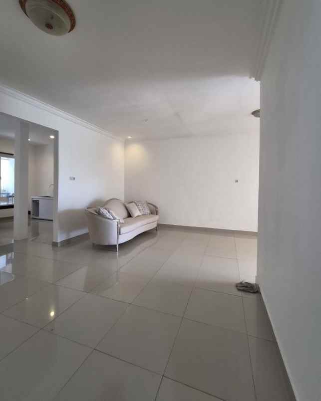 dijual rumah wiguna tengah