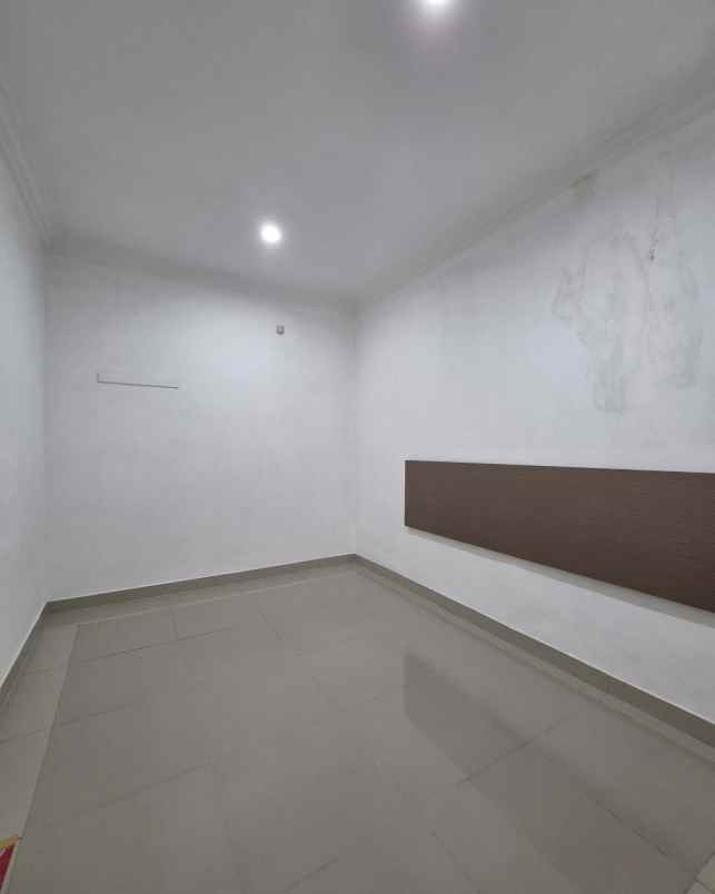 dijual rumah wiguna tengah