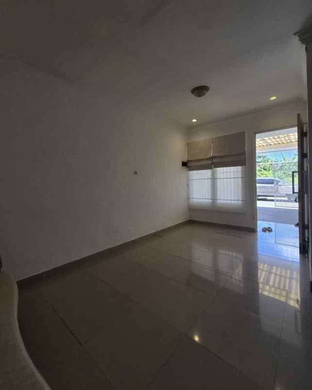 dijual rumah wiguna tengah